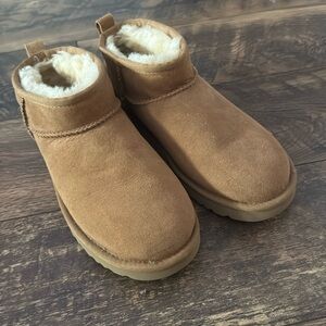 Ugg Ultra Mini Women's Size 7 Chestnut